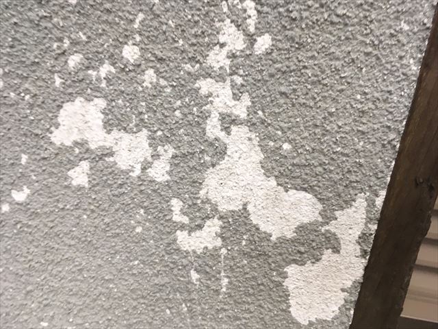 外壁点検　モルタル　クラック　ひび割れ　塗膜の剥離