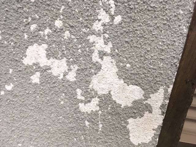 外壁点検　モルタル　クラック　ひび割れ　塗膜の剥離