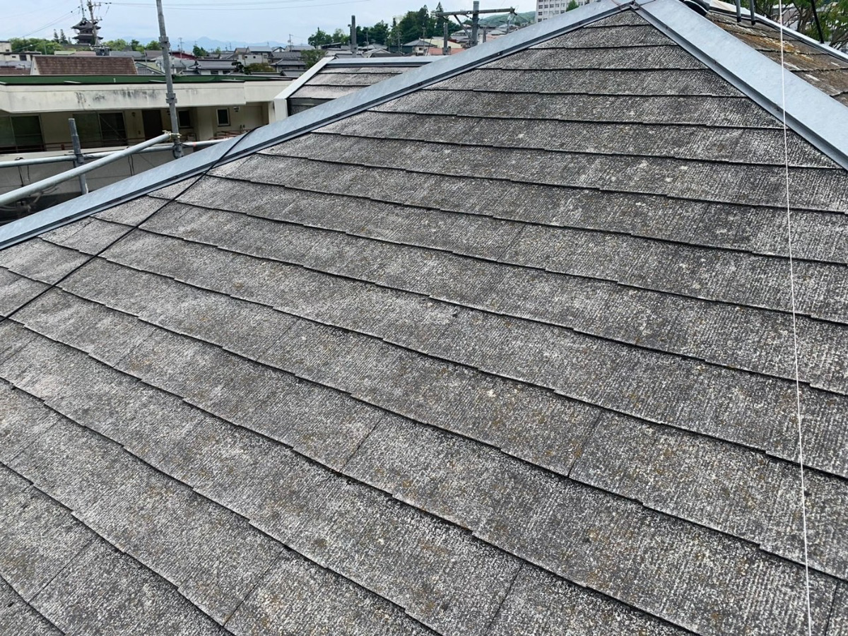 名古屋市中村区で旧塗膜が劣化してしまったスレート屋根を塗り替えしました！雨漏れ対策もバッチリです！