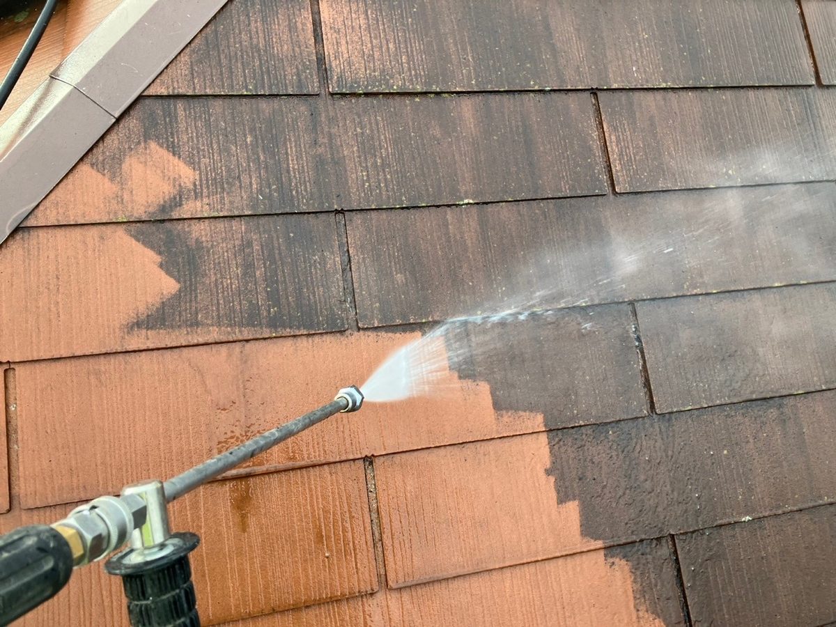 尾張旭市でコケがひどくなったスレート屋根を高耐久フッ素塗料で屋根塗装しました！