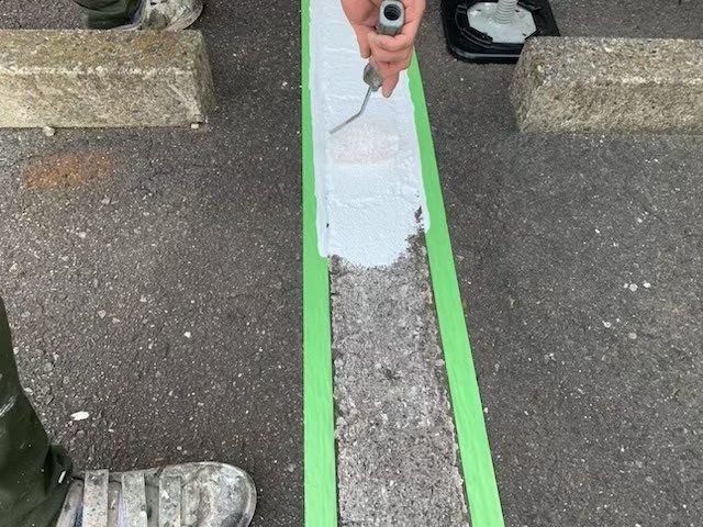 駐車場ライン上塗り施工