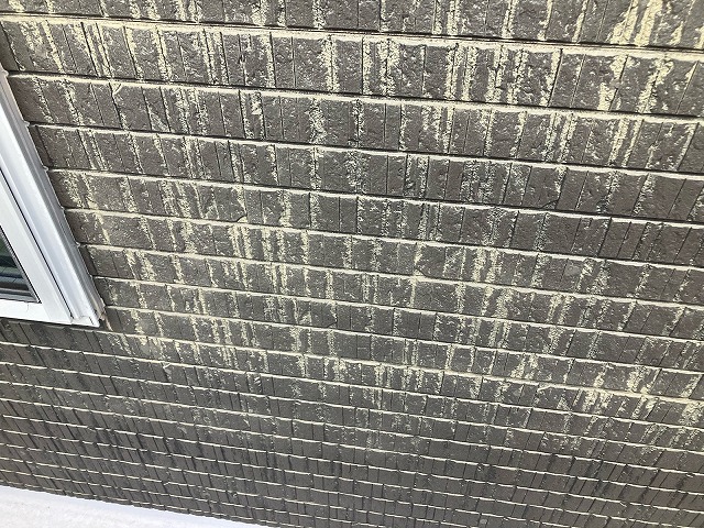 外壁の色抜け・汚れの確認