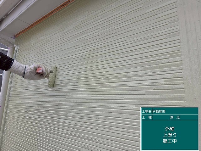 外壁の上塗り施工