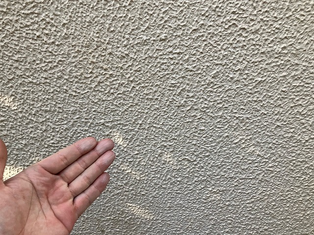 外壁表面の状態確認（チョーキングのチェック）