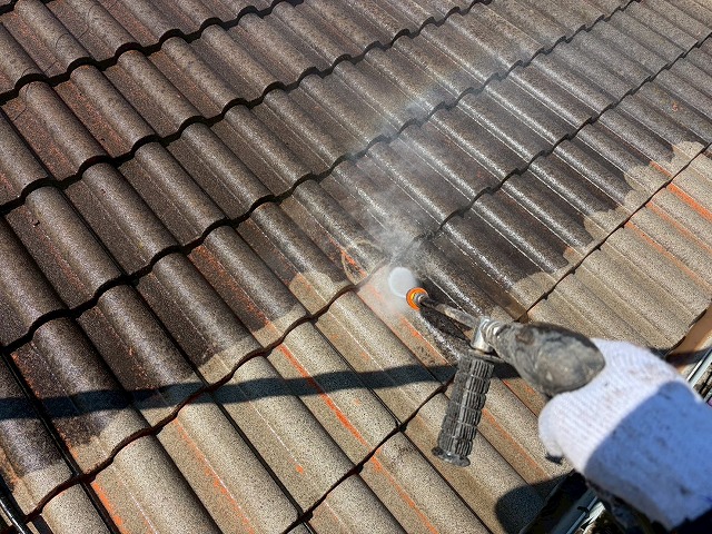 高圧水洗浄で汚れと付着物をしっかり除去