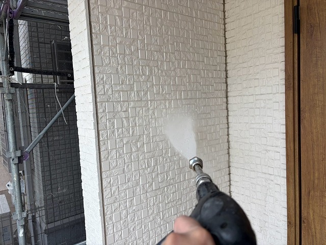 外壁の高圧洗浄作業