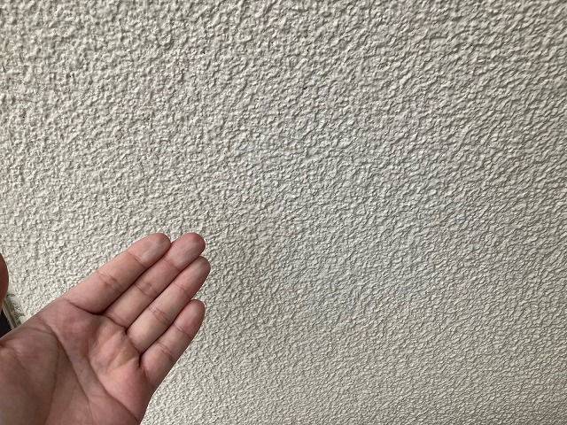 外壁表面の状態確認（触診）