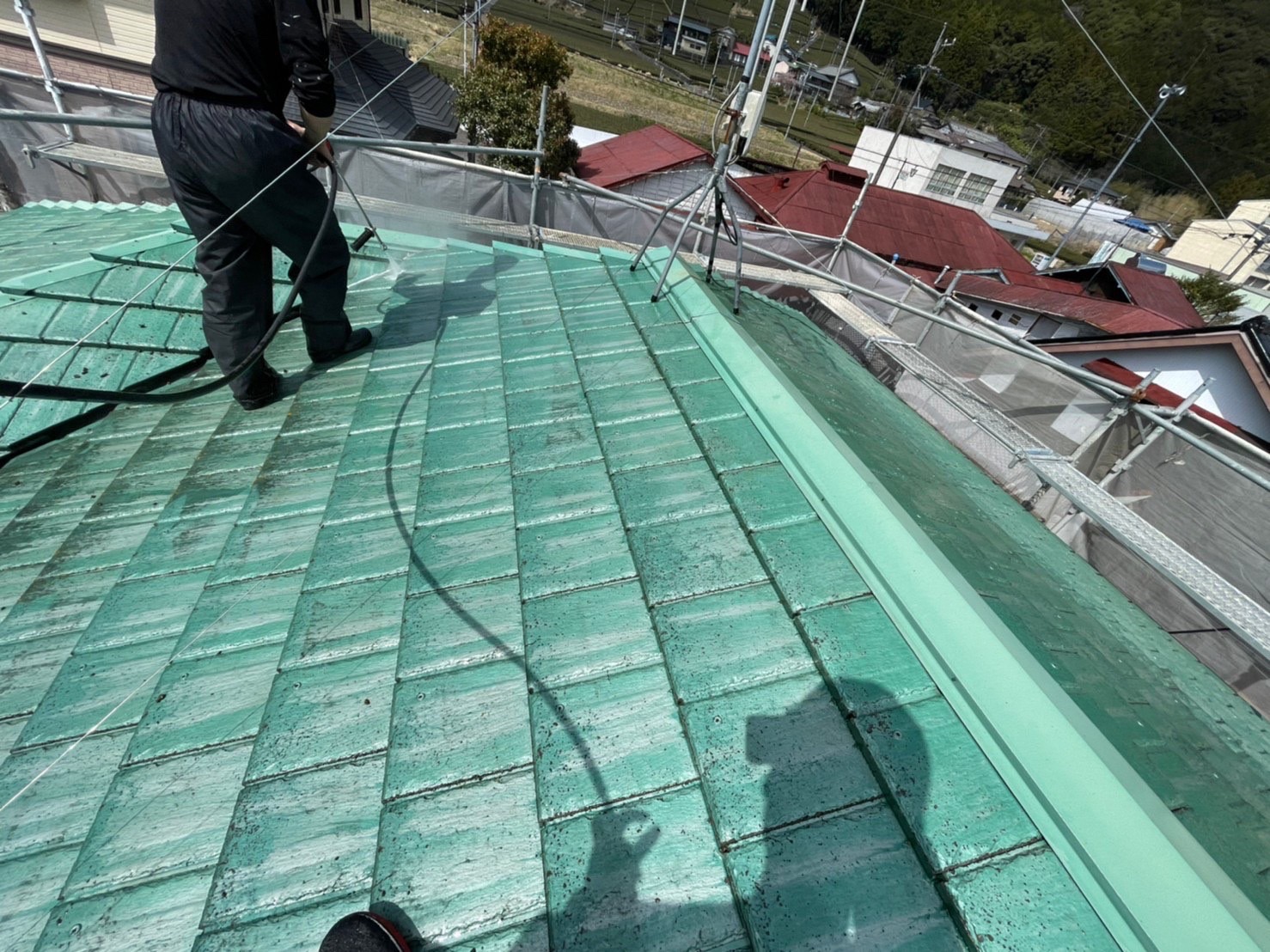 名古屋市瑞穂区で劣化したコンクリート瓦を屋根塗装しました！