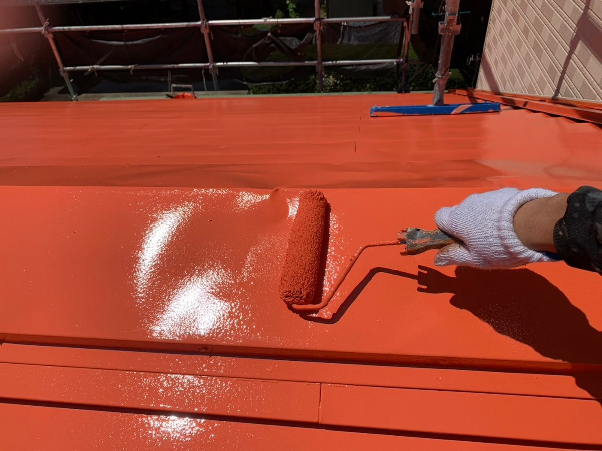 屋根上塗り塗布