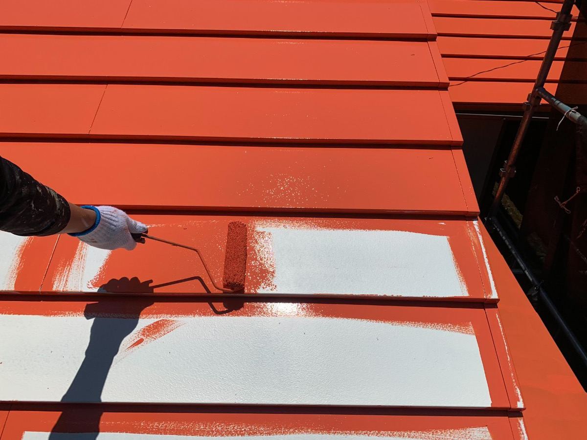 屋根中塗り塗布