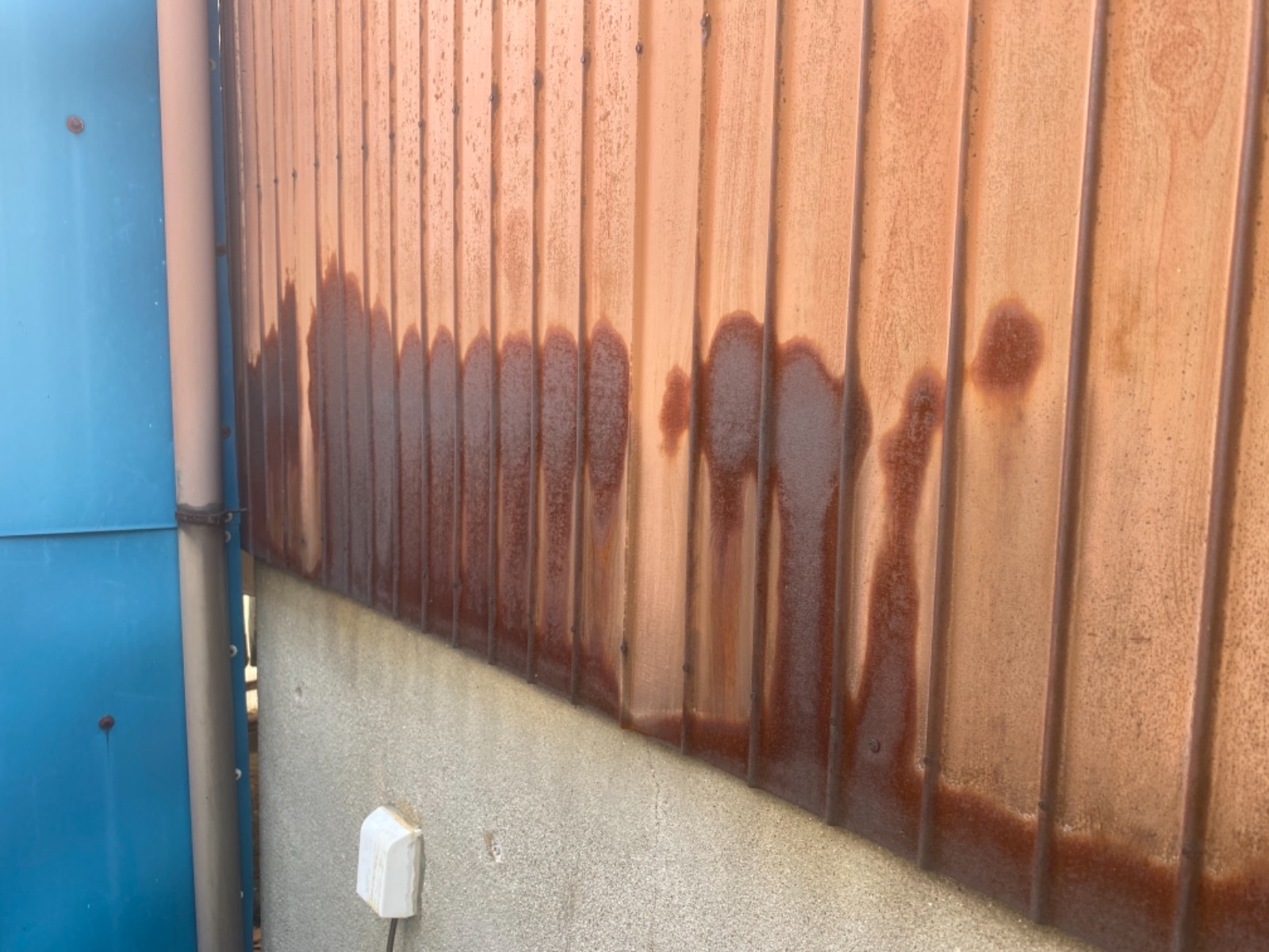 名古屋市瑞穂区にて、トタンで造られた外壁を劣化して錆びてしまう前に塗装させて頂きました。