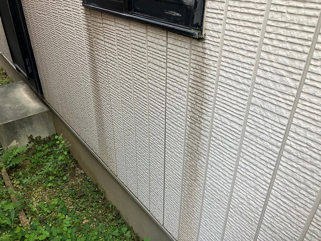雨だれによる外壁汚染の広がり