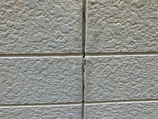 名古屋市守山区　築16年住宅のシーリング剥離｜打ち替え＋塗装提案