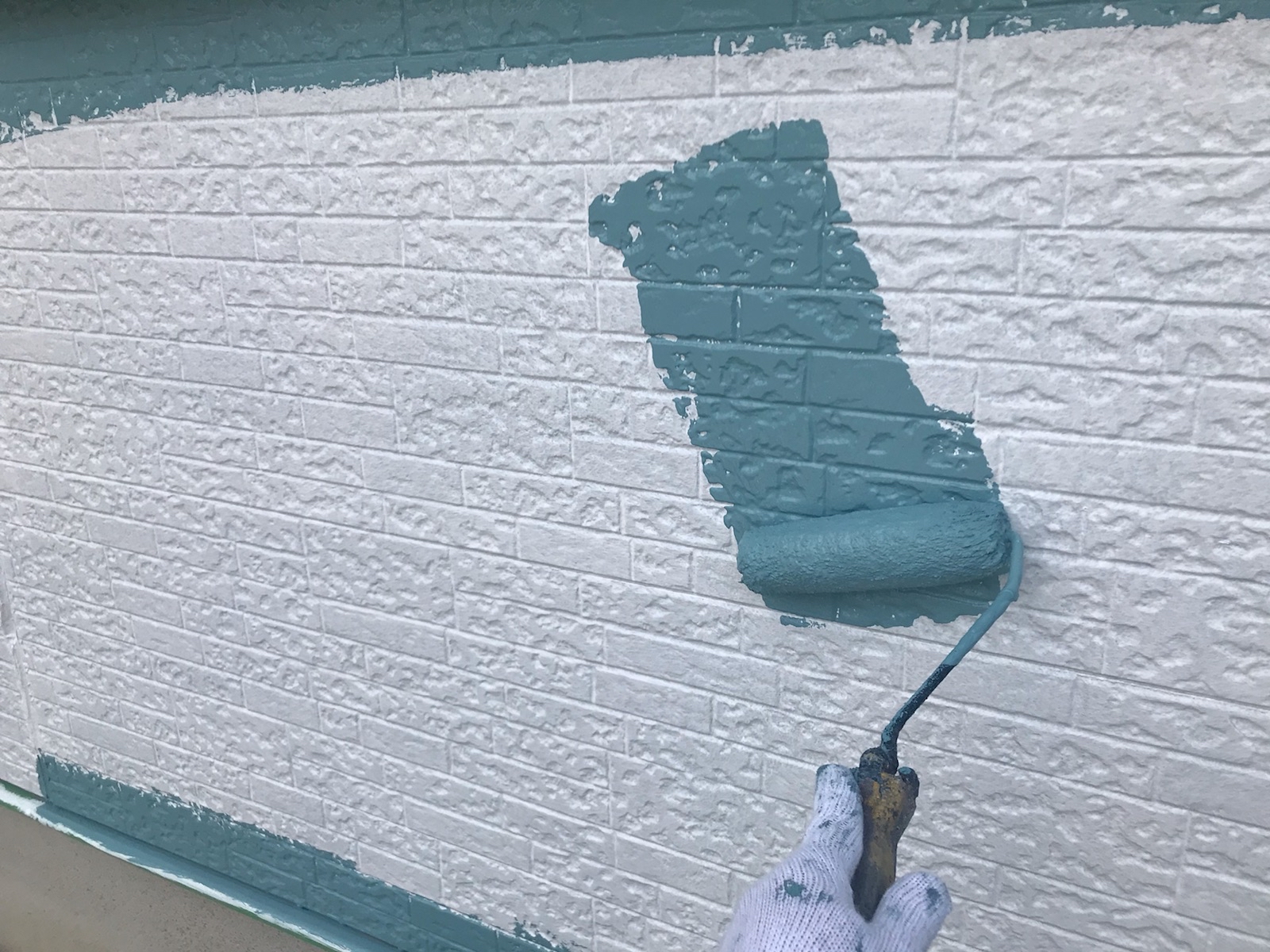 外壁中塗り塗布