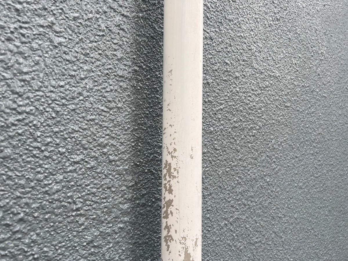 豊明市で塗膜が剥がれてきてた雨樋を塗り替えしました！